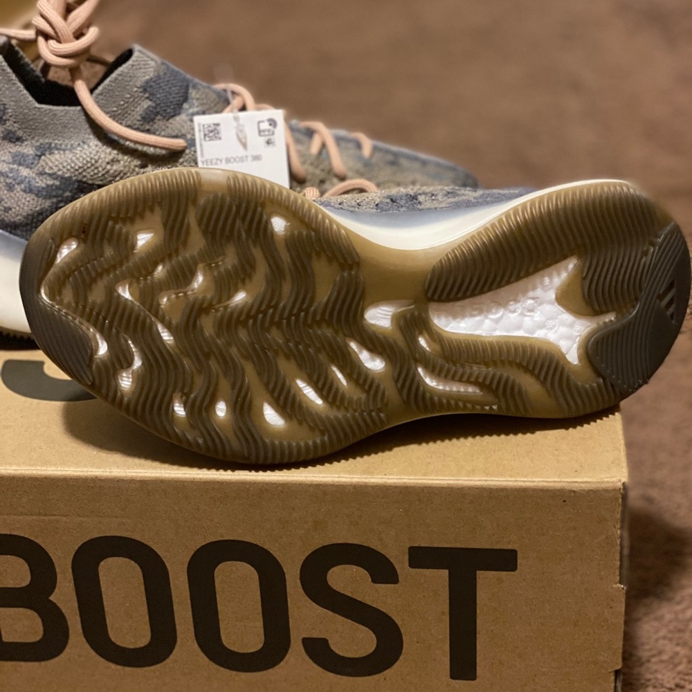 Tennis shoes - Picture 4 of 4